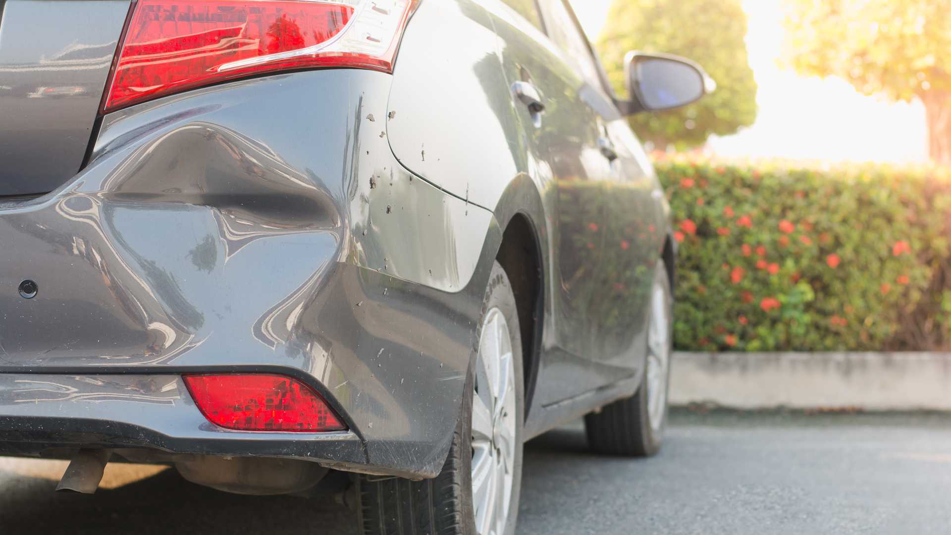 How to Fix Car Body Damage: DIY vs Hiring the Pros